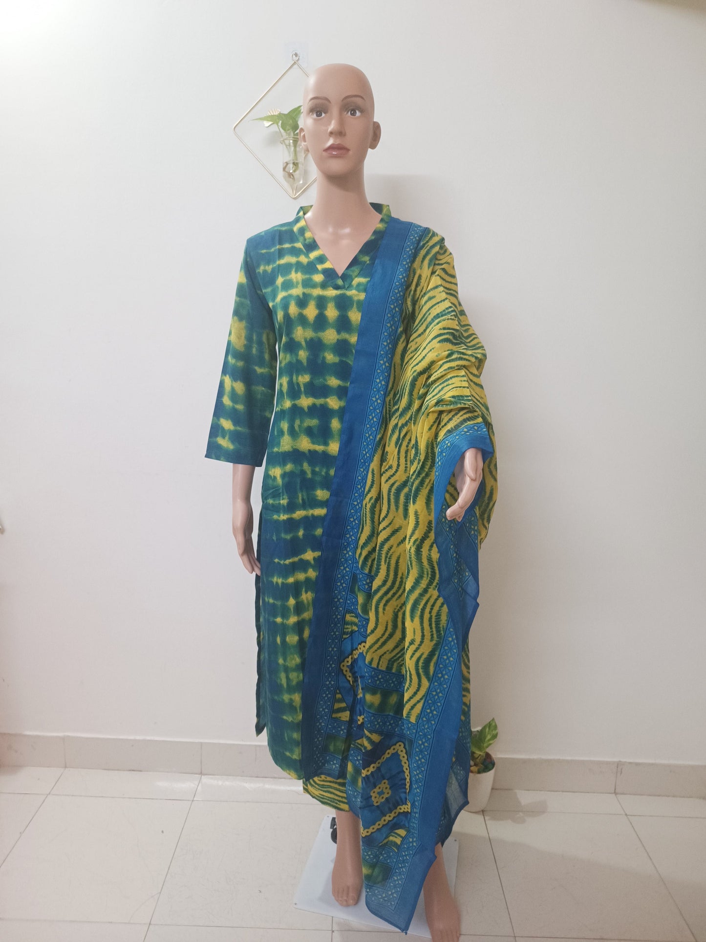 Shibori V Neck Straight Haldi Suit
