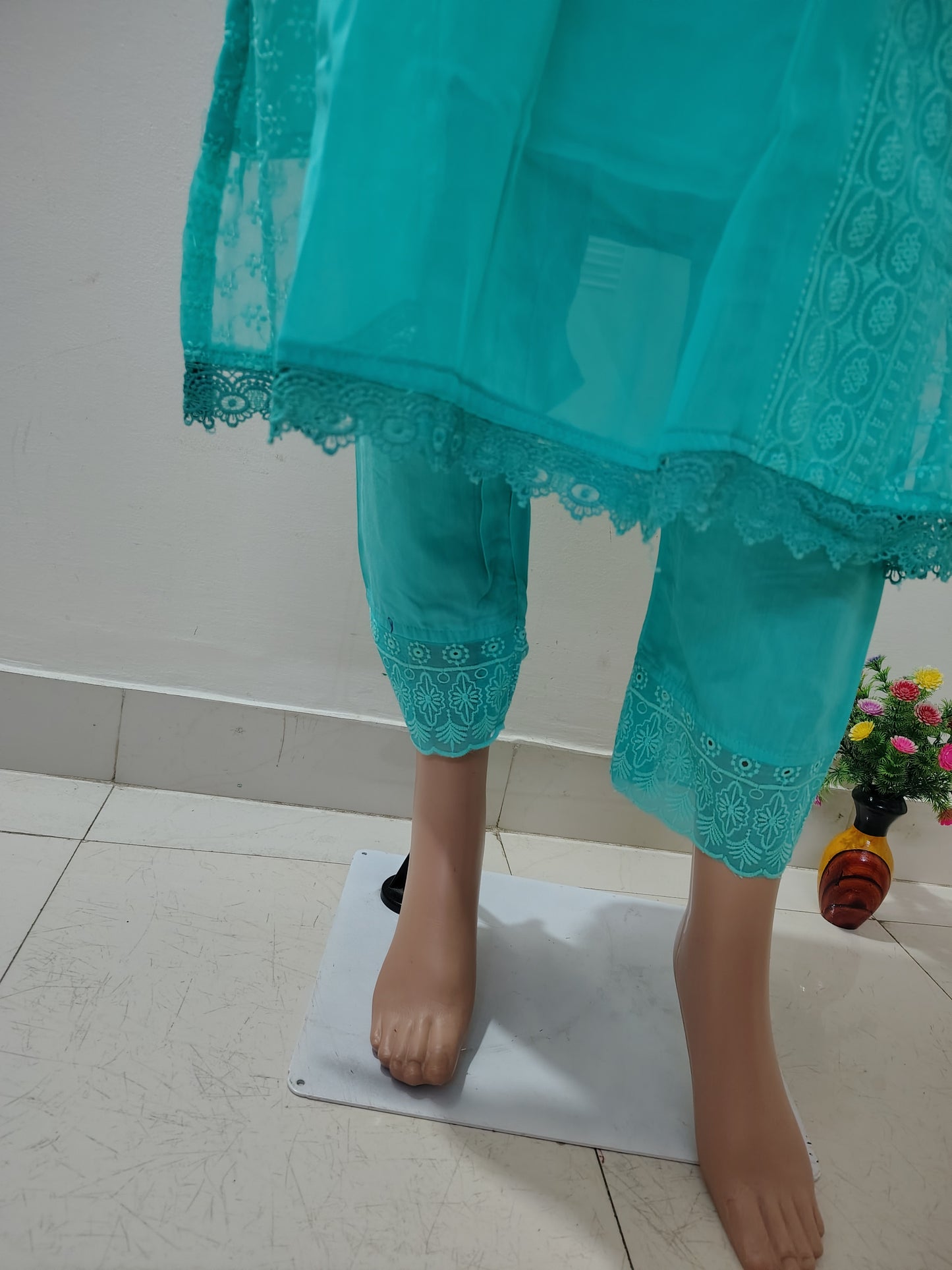 Ivory Georgette Embroidered Kurta Set with Thread Work Neck Design & Dupatta for Women