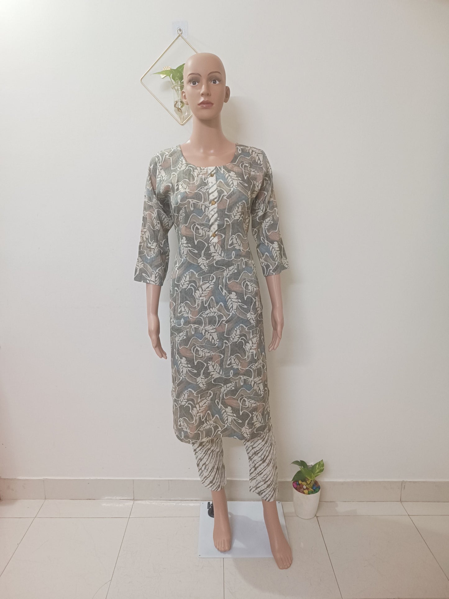 Gray Round Neck Straight Kurta with Pant