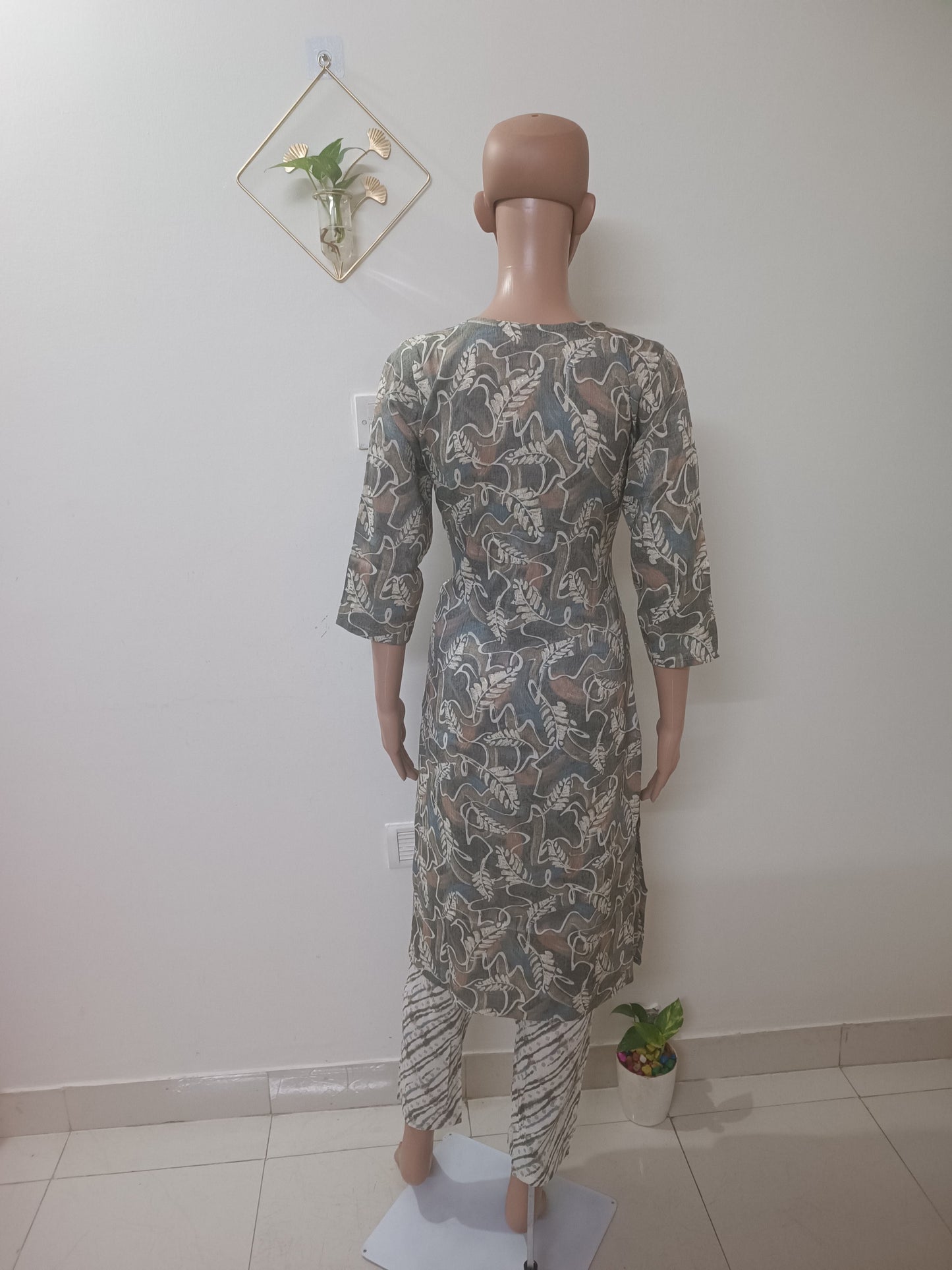 Gray Round Neck Straight Kurta with Pant