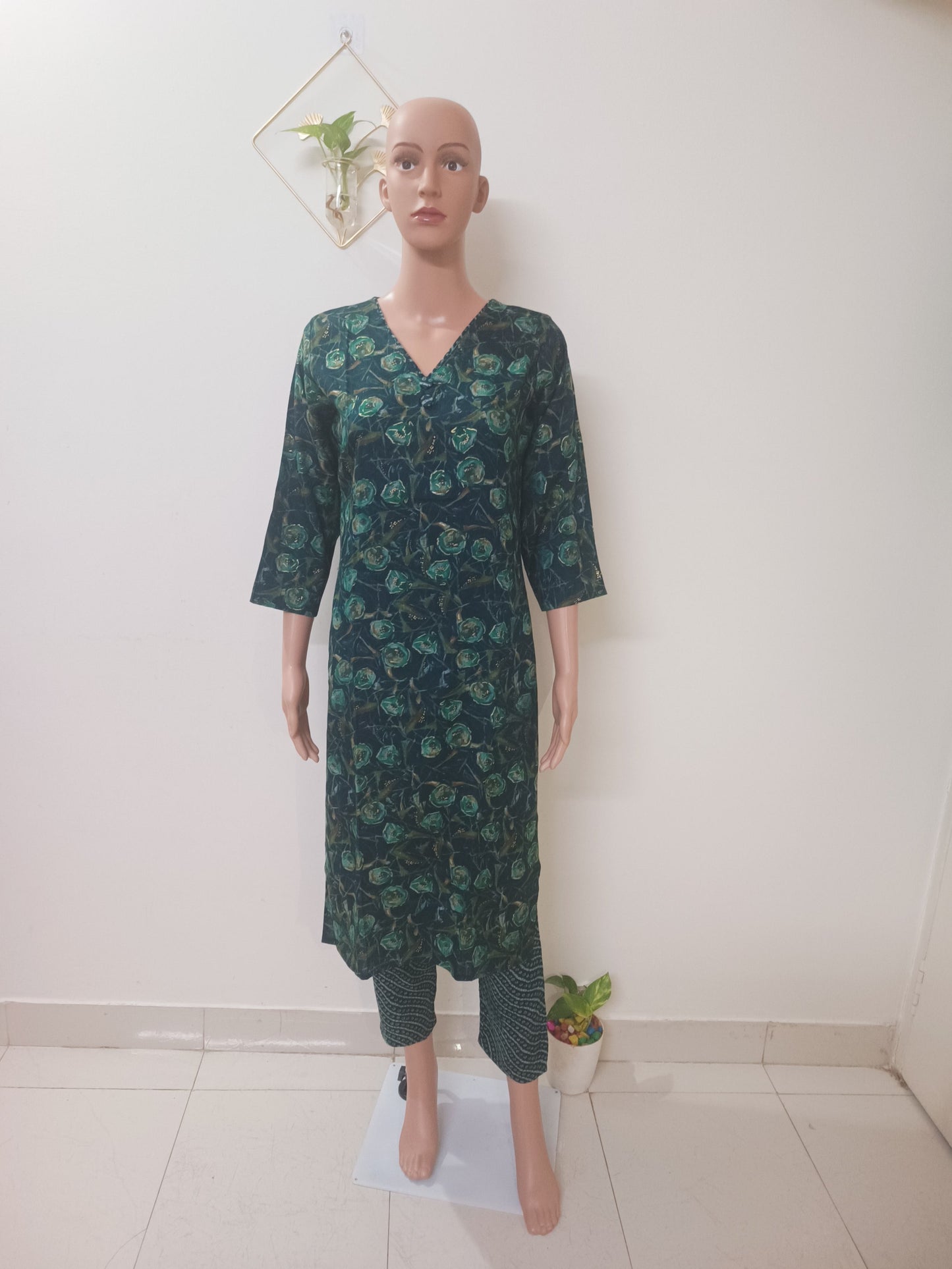 Green V-Neck Straight Kurta with Pant