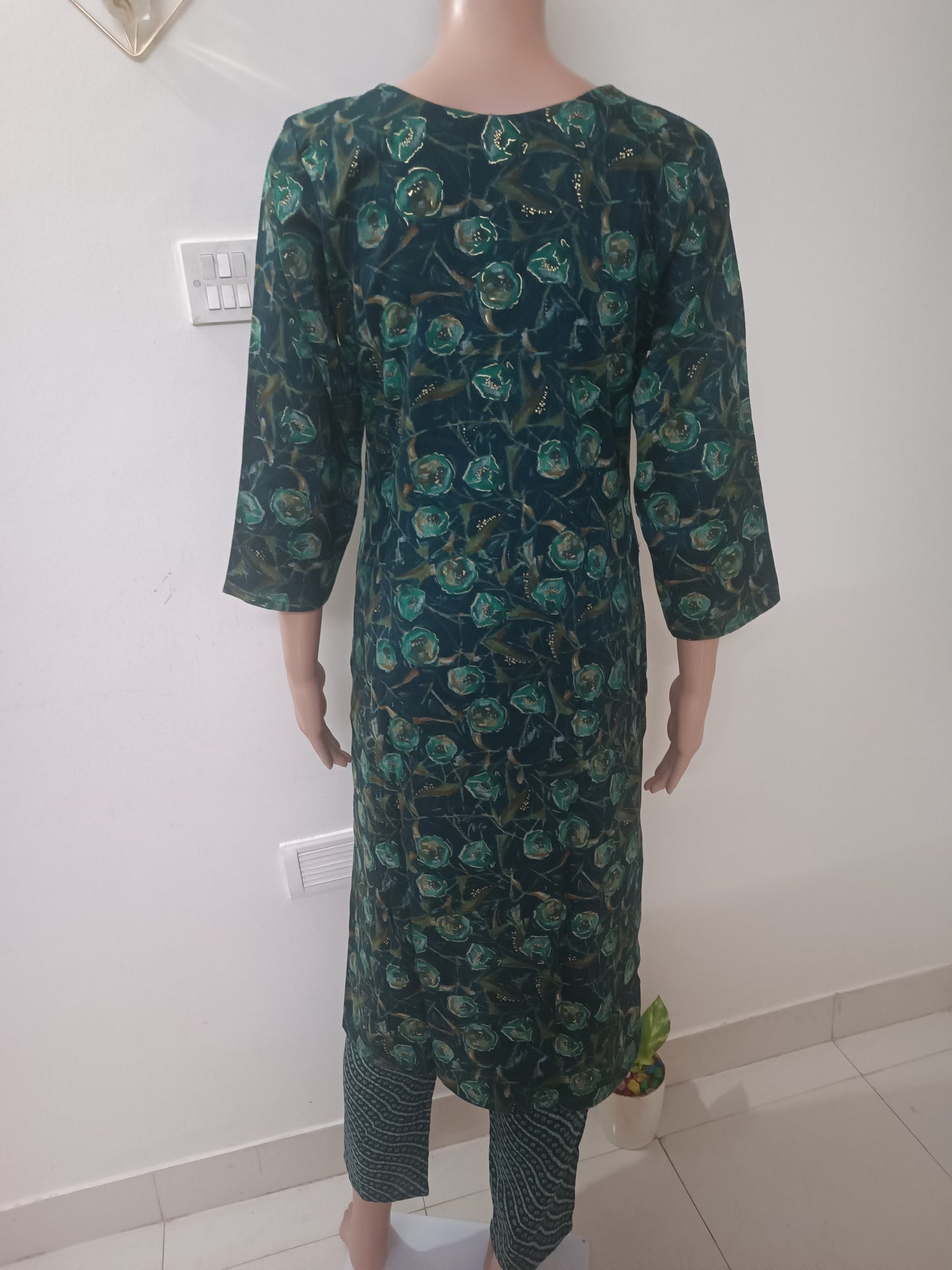 Green V-Neck Straight Kurta with Pant