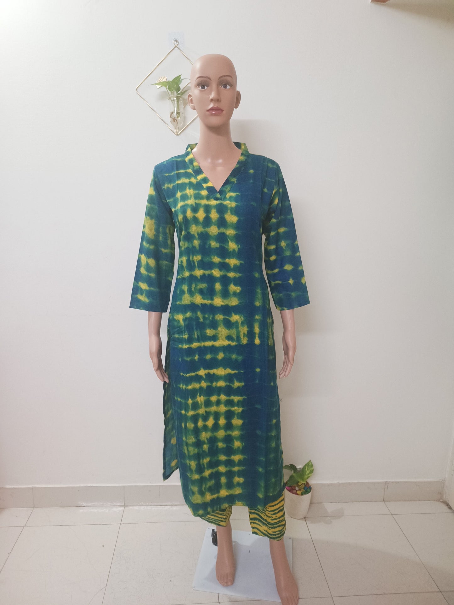 Shibori  V Neck Straight Haldi Suit