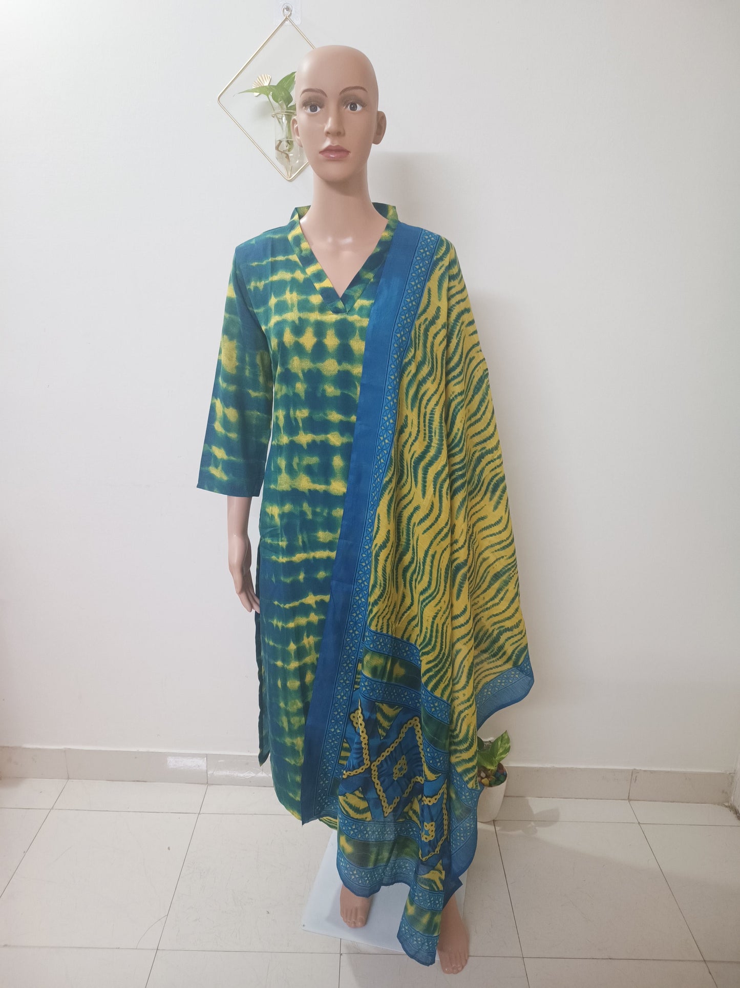 Shibori  V Neck Straight Haldi Suit