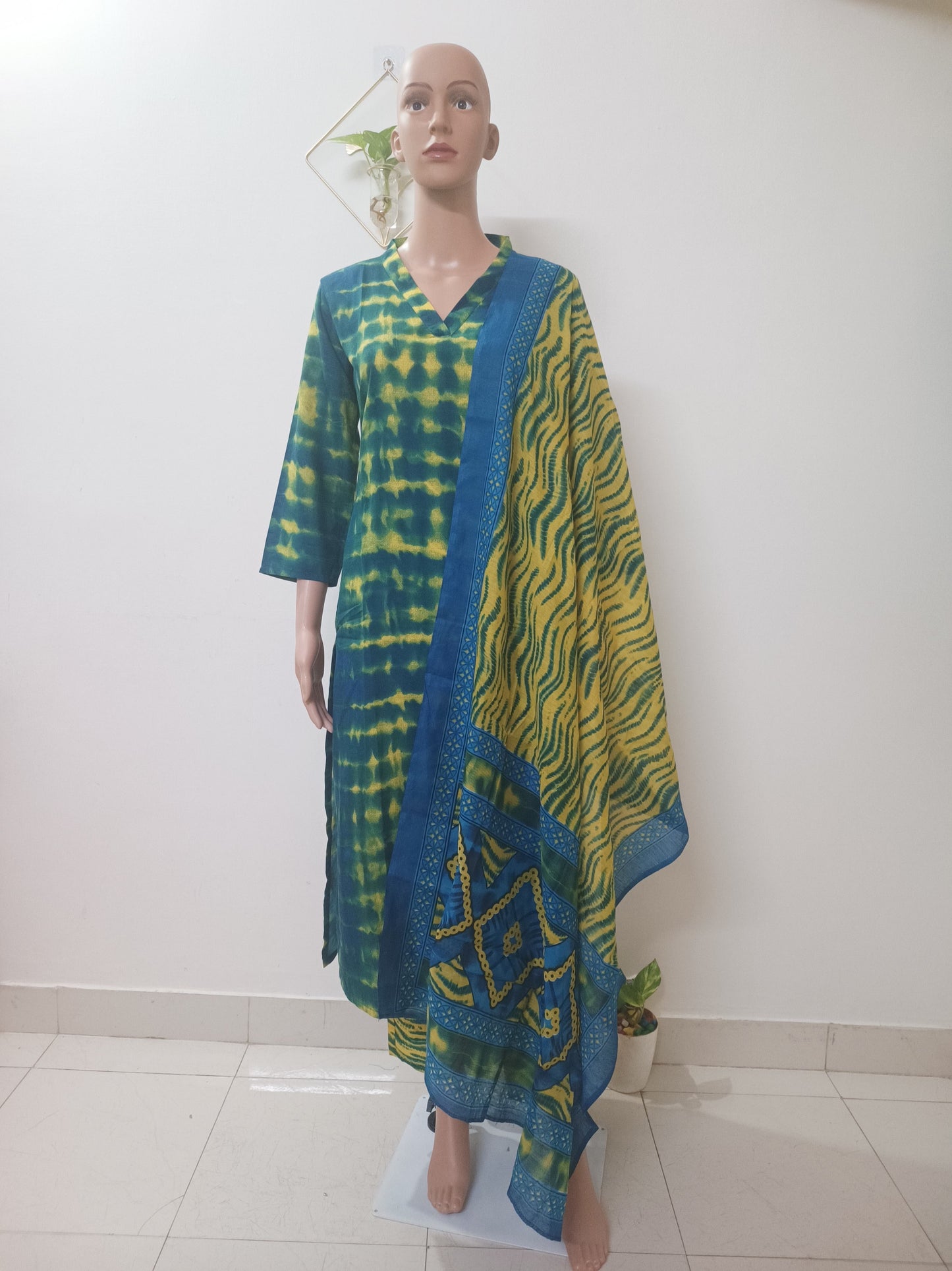 Shibori  V Neck Straight Haldi Suit