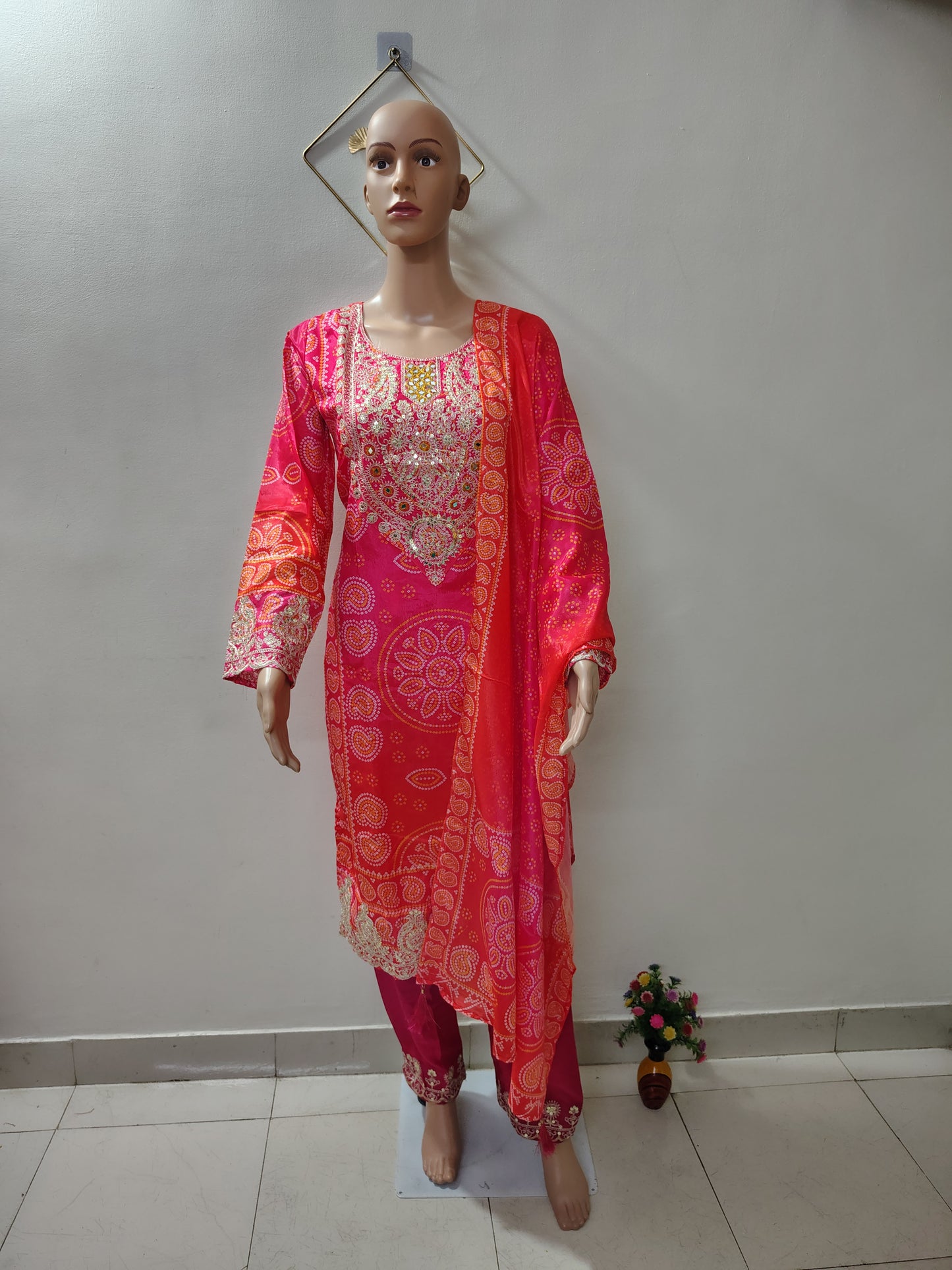 PURE CHINNON STRAIGHT  SUIT