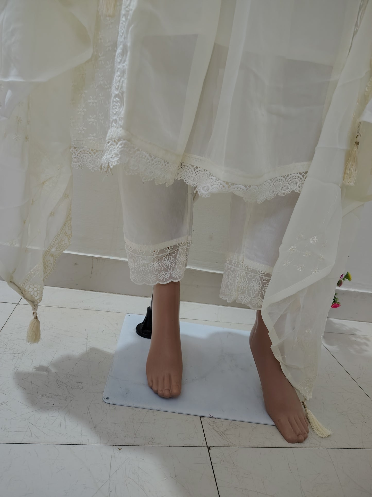 Ivory Georgette Embroidered Kurta Set with Thread Work Neck Design & Dupatta for Women