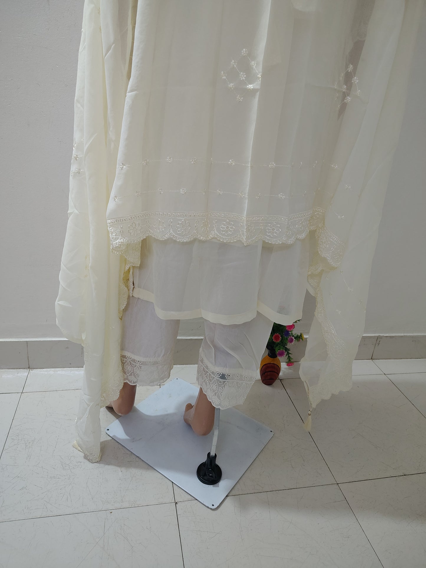 Ivory Georgette Embroidered Kurta Set with Thread Work Neck Design & Dupatta for Women